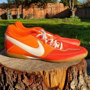 Nike Davinho Indoor Men's Soccer Shoes. Orange and White. Size 12.5 US. GPWC.